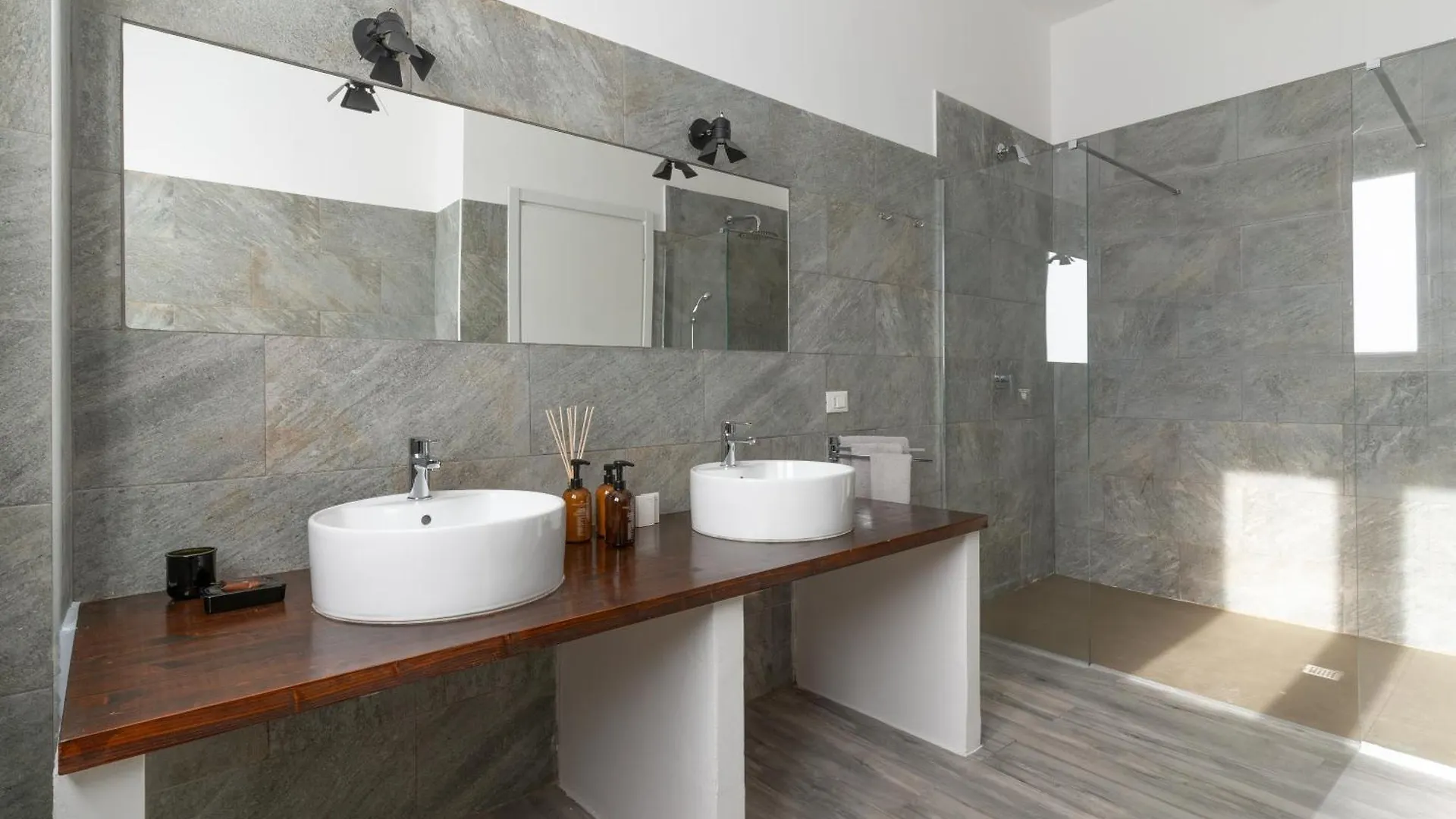 Bmore San Babila - Luxury Apartments Near Duomo Milan 0*,  Italy