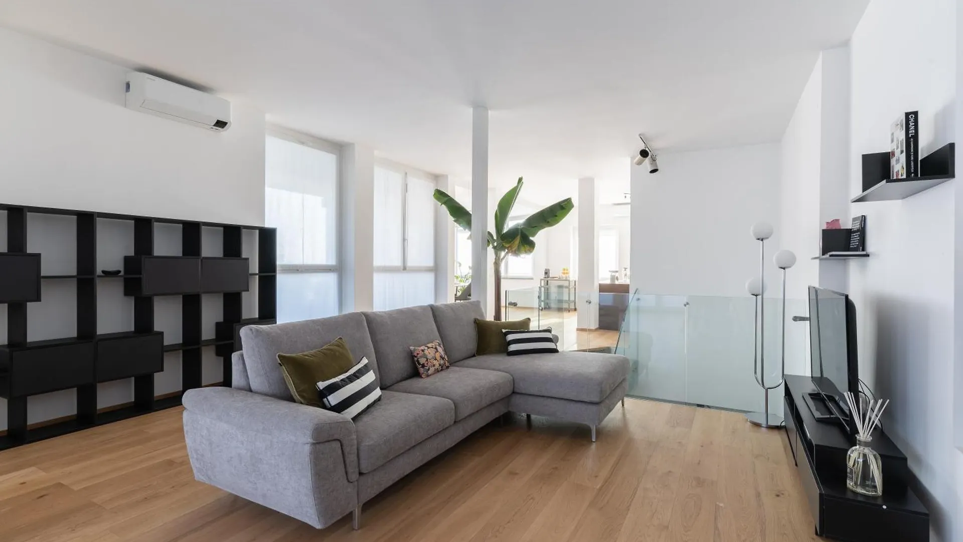 Bmore San Babila - Luxury Apartments Near Duomo contacts