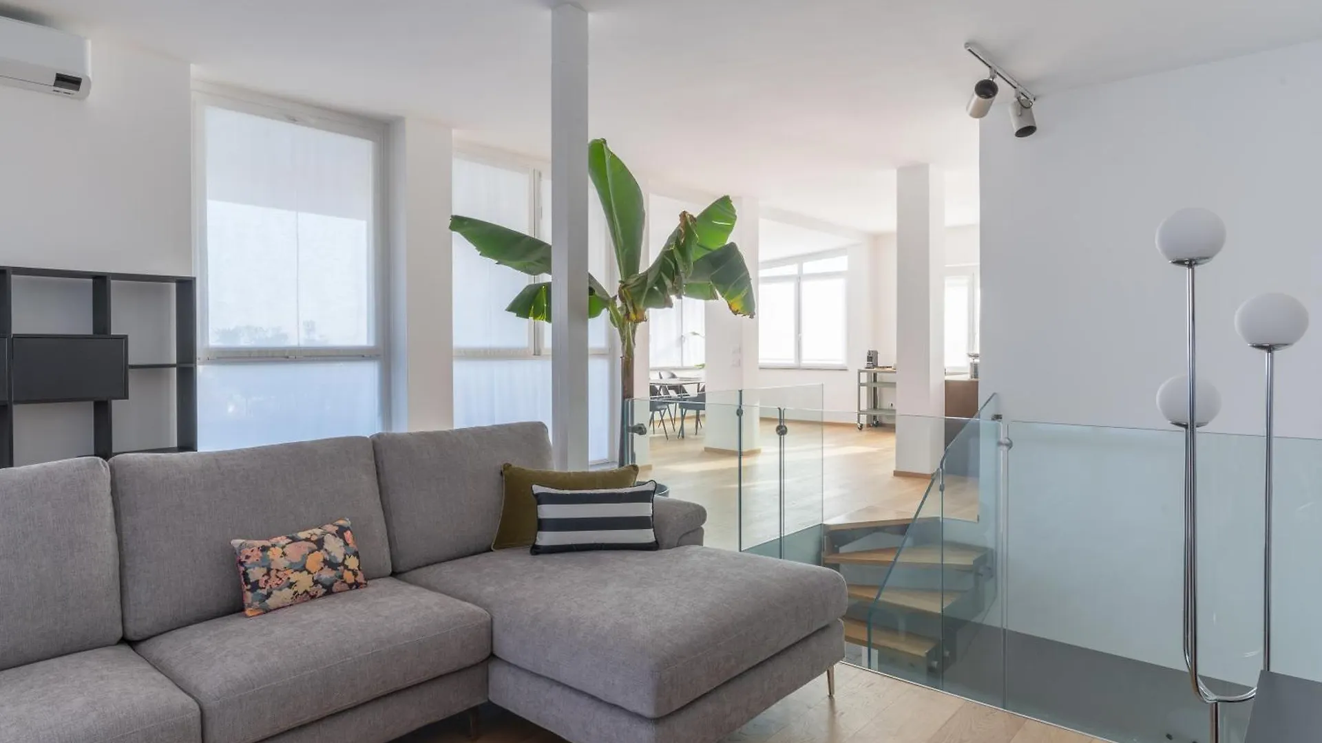 Bmore San Babila - Luxury Apartments Near Duomo Milan Italy