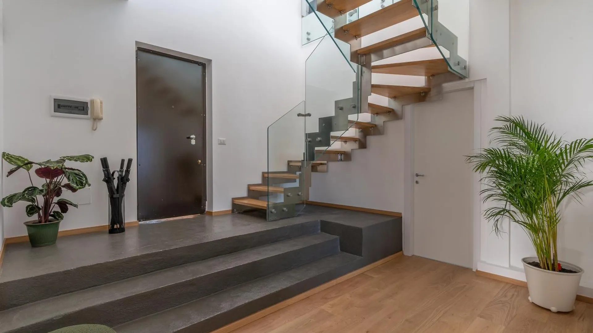 Bmore San Babila - Luxury Apartments Near Duomo Milan 0*,  Italy
