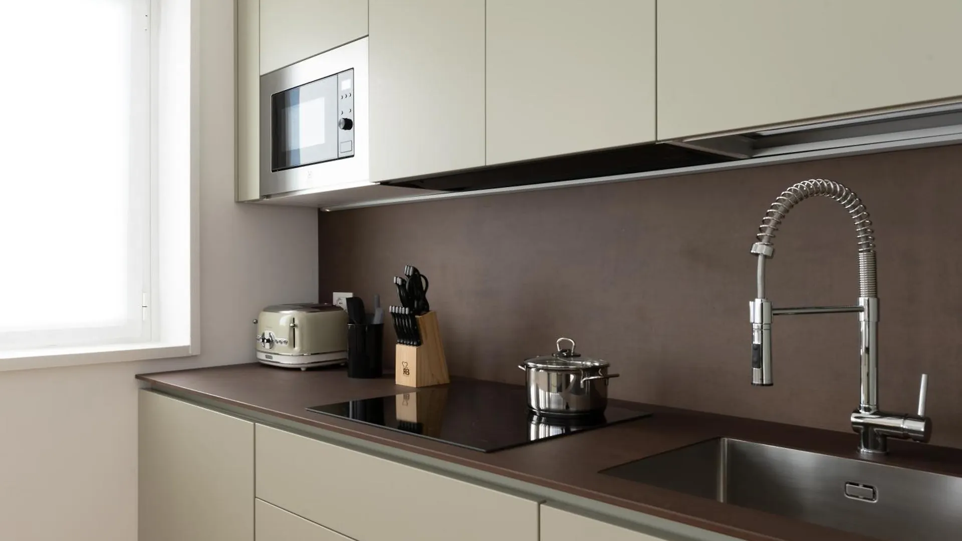 Bmore San Babila - Luxury Apartments Near Duomo Milan
