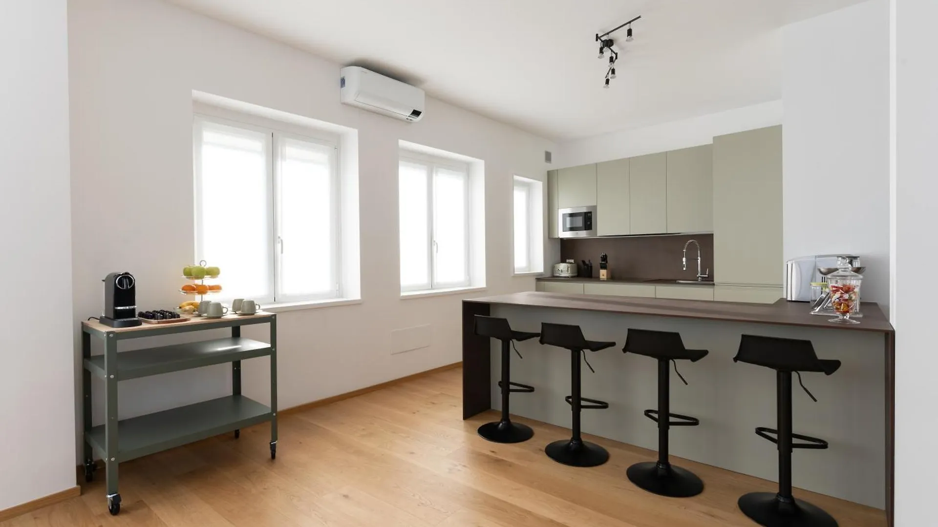 Bmore San Babila - Luxury Apartments Near Duomo Milan 0*,  Italy